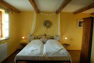 Отели типа «постель и завтрак» Rezydencja Terra Sudeta Мендзылесе Двухместный номер с 1 кроватью или 2 отдельными кроватями-1
